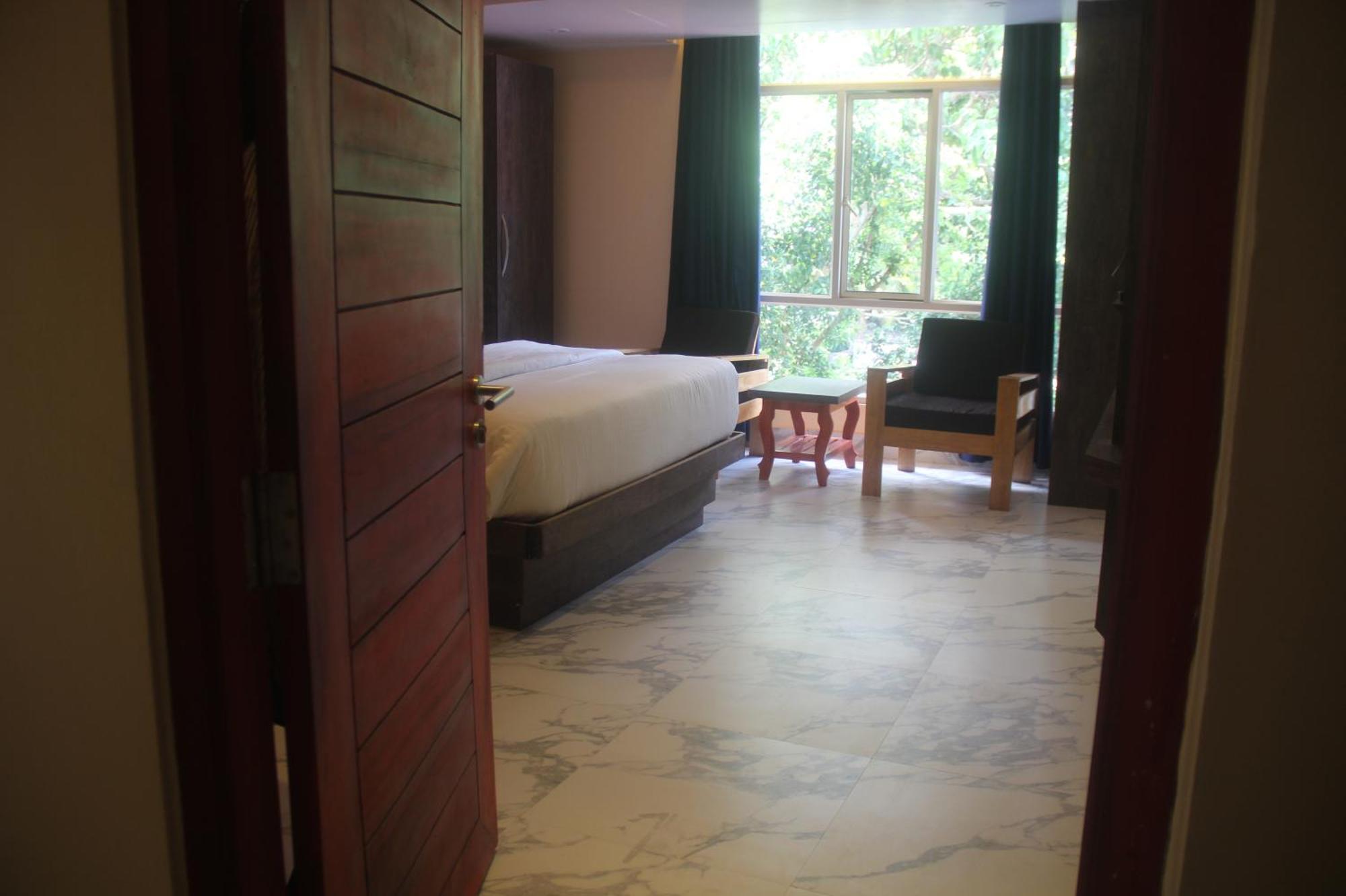Hotel Serene Palace ميناء بلير المظهر الخارجي الصورة