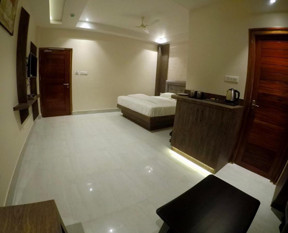 Hotel Serene Palace ميناء بلير المظهر الخارجي الصورة