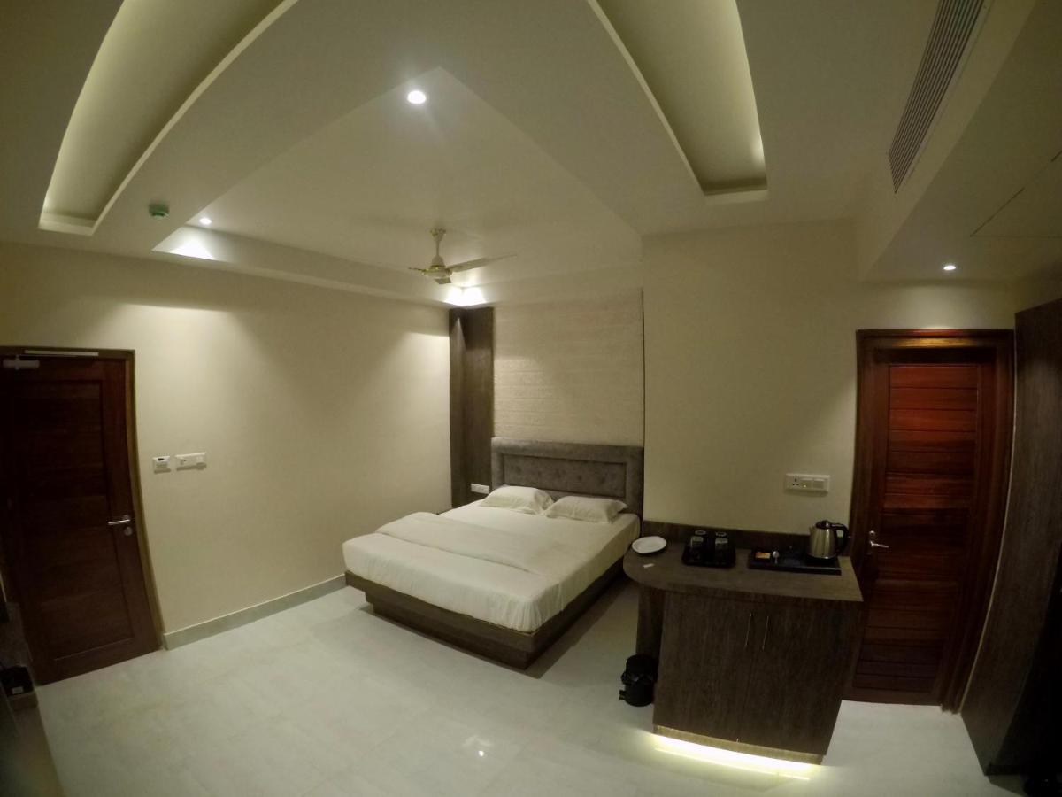 Hotel Serene Palace ميناء بلير المظهر الخارجي الصورة